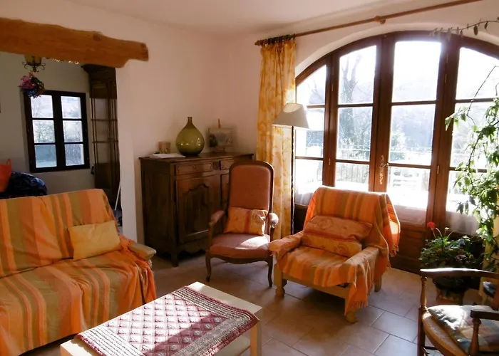 Le Val Léron Valaurie