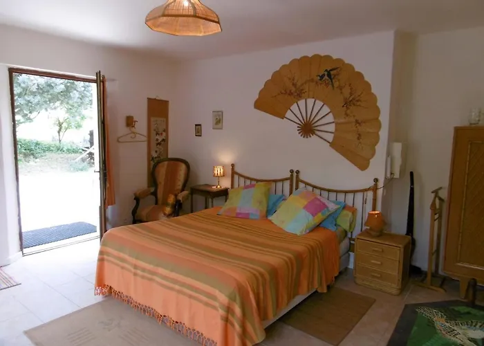Le Val Léron Bed and breakfast Valaurie